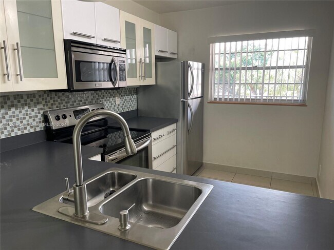 Photo - 1900 Sabal Palm Dr Unidad 302