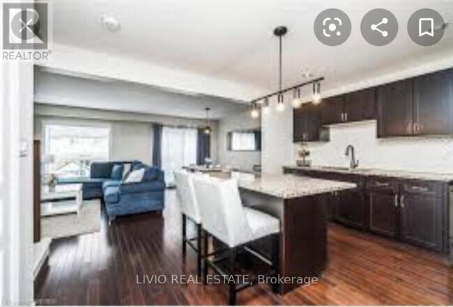 Photo - 204 Couling Crescent