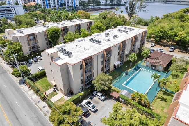 Building Photo - 4845 NW 7th St Unit 309-5 Rental