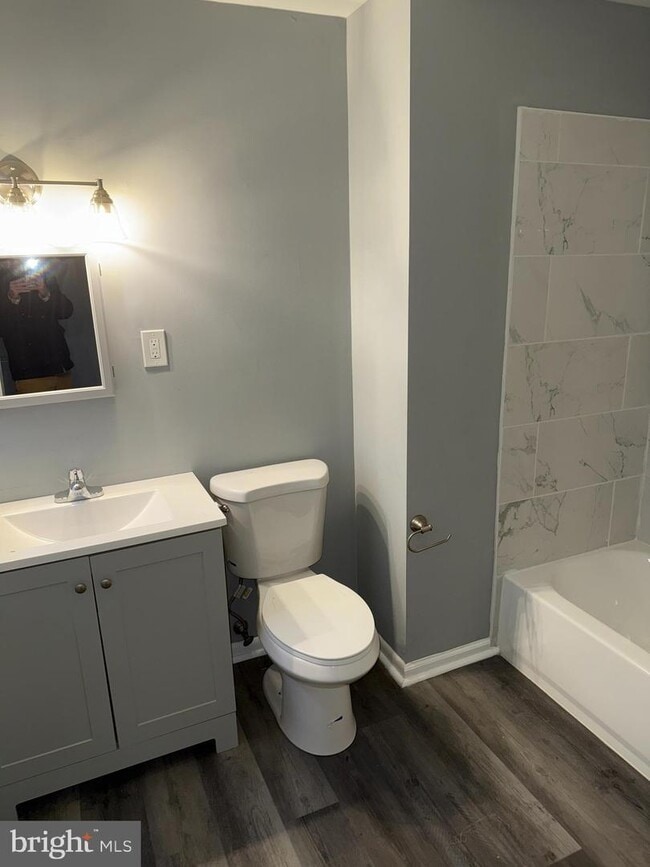 Photo - 152X Argyle Ave