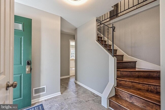 Photo - 7046 Leestone St