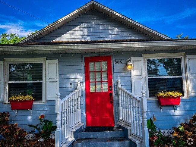 Building Photo - Charming Home in the Heart of Downtown Kis...