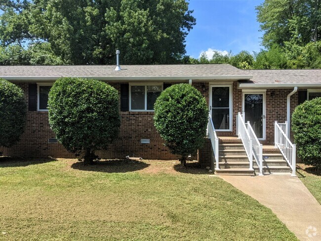 Building Photo - 3906 Lexington Dr Unit C Rental
