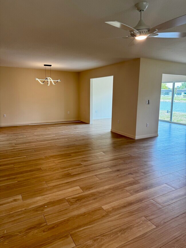 Photo - 3909 Glen Oaks Dr E