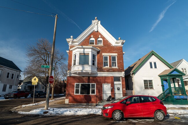 Photo - 2365 S 7th St Unit Lower Front