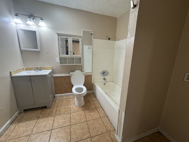 Fouplex unit ready to move in in Castle Hill!