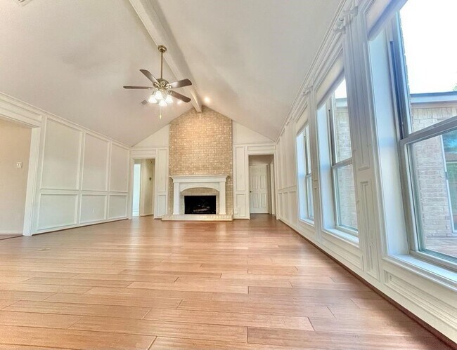 Photo - 4115 Woodbridge Dr