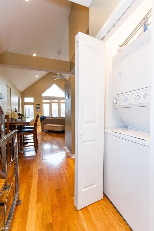 Photo - 2 br, 2 bath Condo - 928 N Wood St