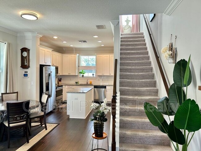 Photo - 532 Jetstar Ln