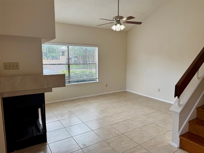 Building Photo - 2710 Grants Lake Blvd Unit M2