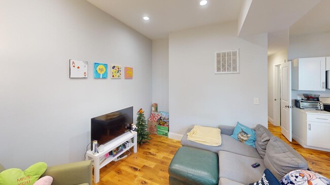 224 Lexington St Unit 2