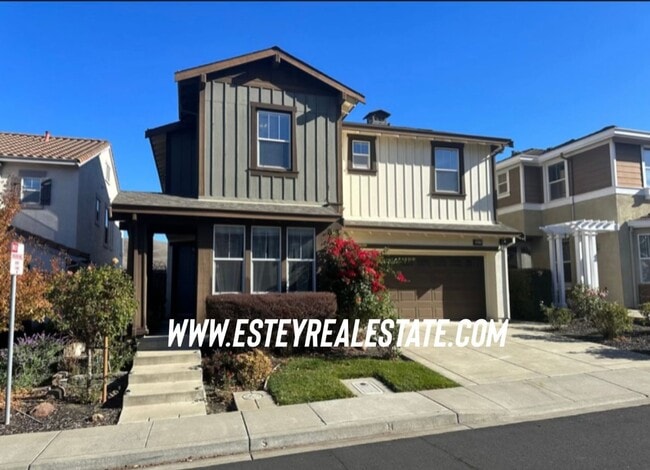 Building Photo - Large 4 Bedroom House in Hiddenbrook Commu...