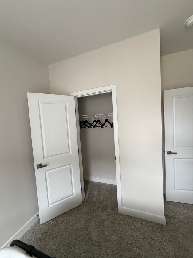 Photo - 2553 Ellen Ave