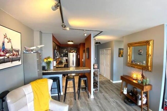 Photo - 5455 N Sheridan Rd