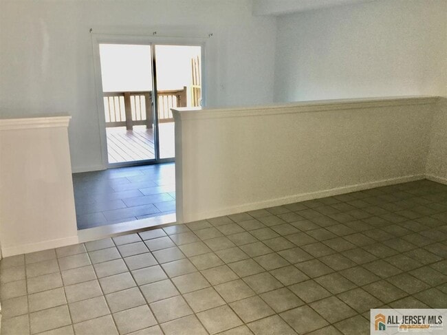 Photo - 682 Darlington Dr