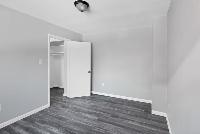 Photo - Dana Heights Apartments
