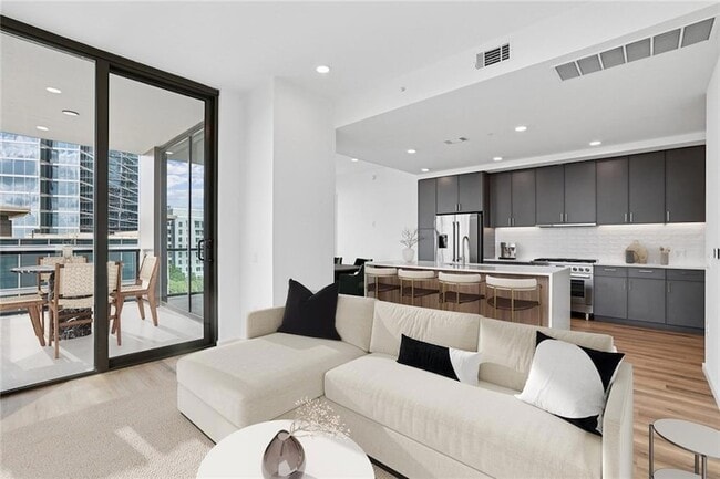 Photo - 1081 Juniper St NE