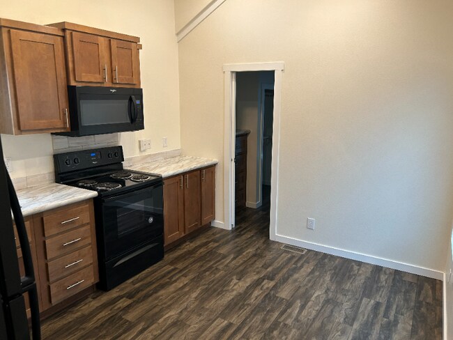 Photo - 5215 Crestway Rd