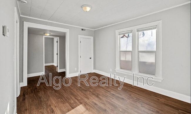 Photo - 861 Marion St