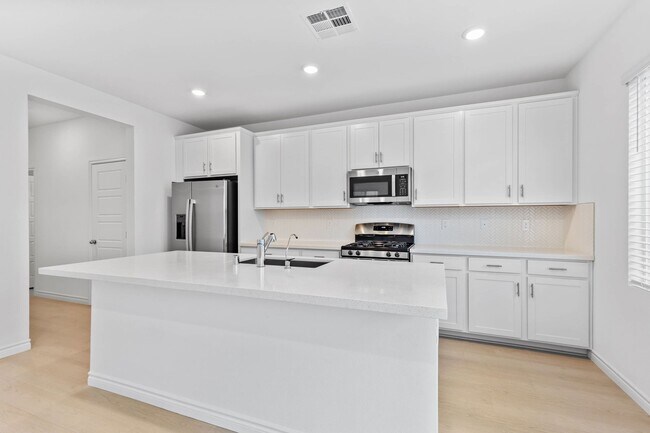 Photo - 4469 Sawyer Rdg St