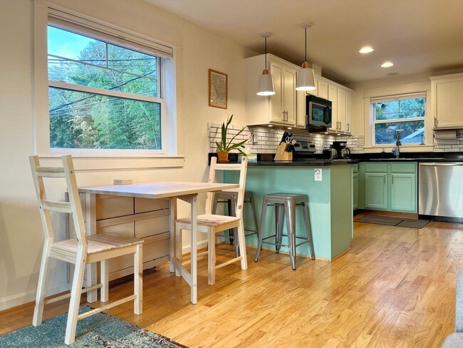 Photo - Light and Airy Townhome - Available April 10th