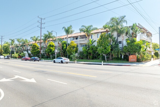 Building Photo - Villa La Paloma Apartments | 7722 Reseda Blvd