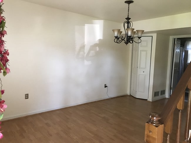 comedor - 1755 Weatherburn Dr