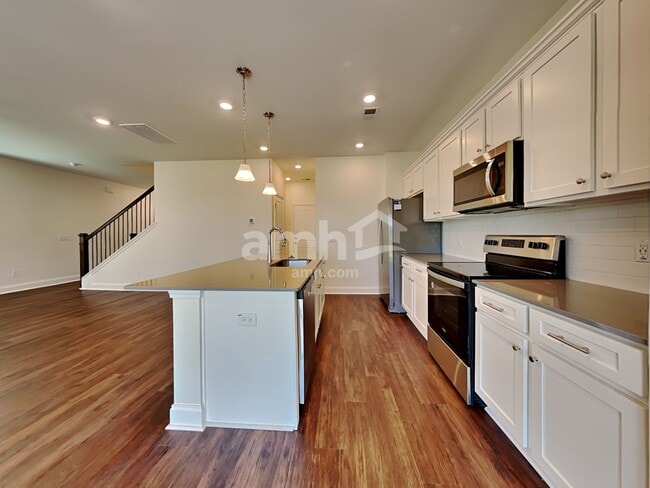 Photo - 528 Plumeria Ln