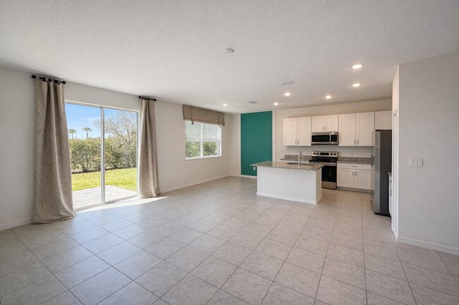 Photo - Charming 3-Bed Oasis with Elegance in Haines City!