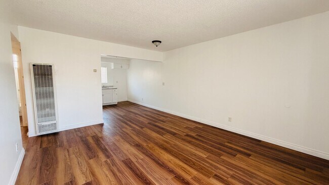 1439 W 84th Pl Unit 4