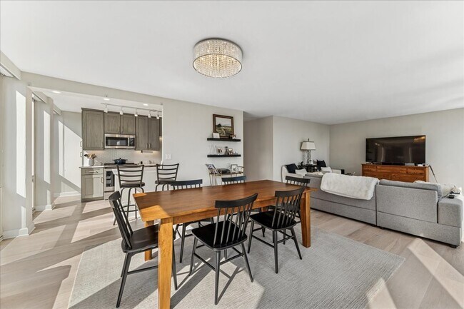 Photo - 111 E Chestnut St Unidad 22K