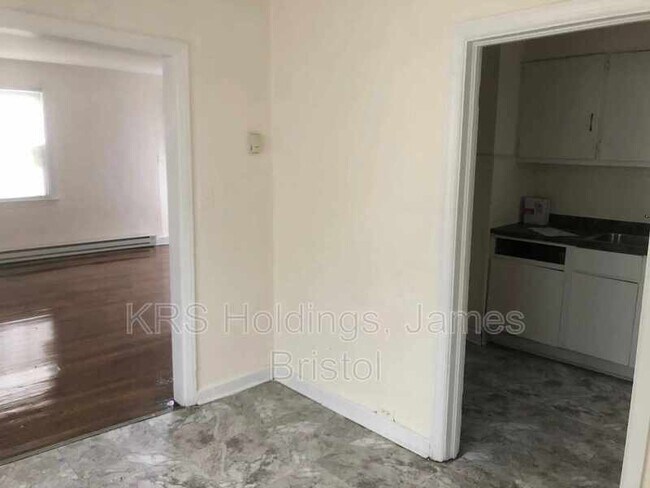 Photo - 1710 Watts Ln