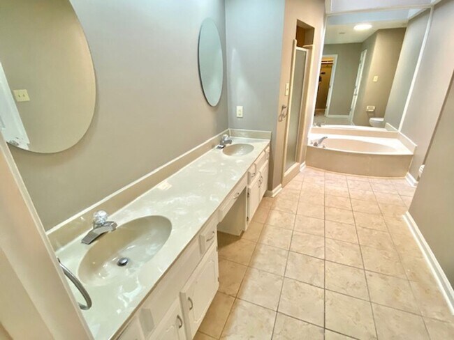 Photo - GermantownTrailsRd7194 Unit 1