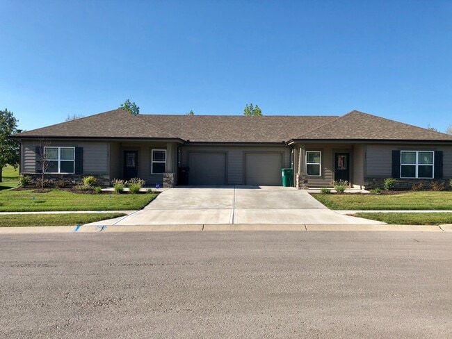 Building Photo - 2 Bed | 2 Bath | 1 Car Garage; Single Level Attached Villa in Blue Springs