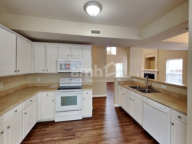 7472 Riverland Dr