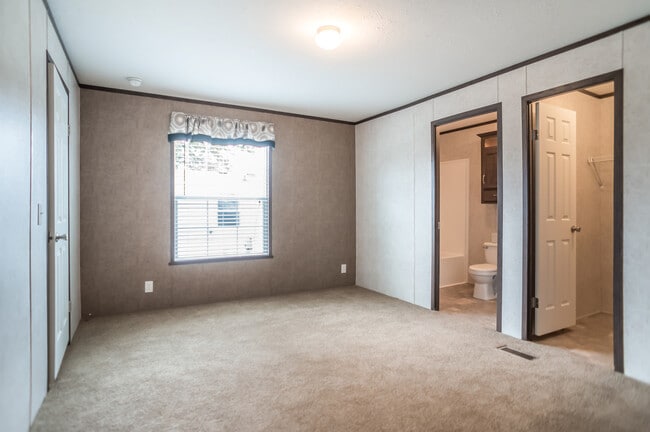 Photo - 126 Vevay Dr S