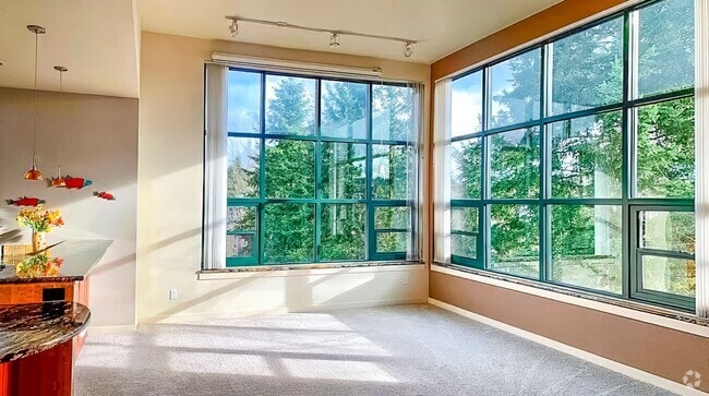 Building Photo - Penthouse condo in the ideal location in t... Unit 405