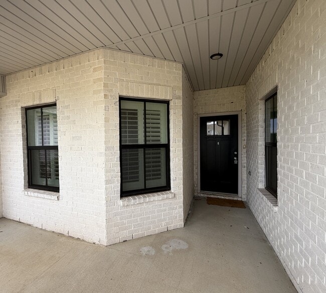 Photo - 408 Raleigh Elm Dr