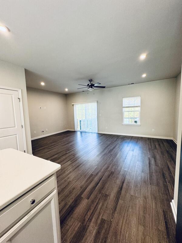 Photo - 449 Cross Country Way