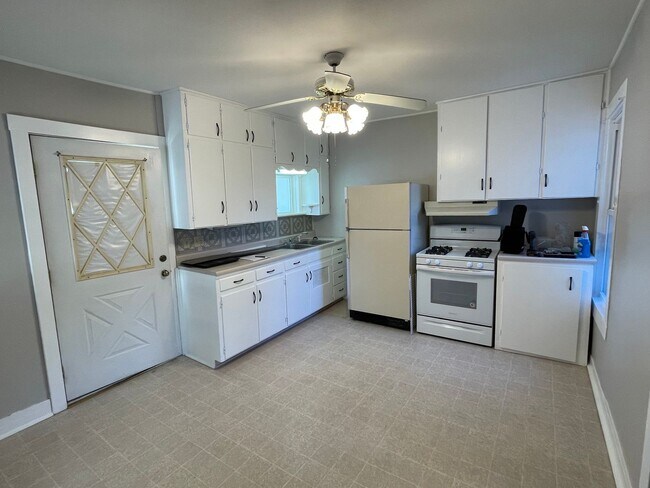 Photo - 2 bd 1 ba house for rent in Hudson, IA