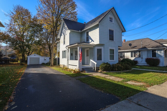 Photo - 216 W William St