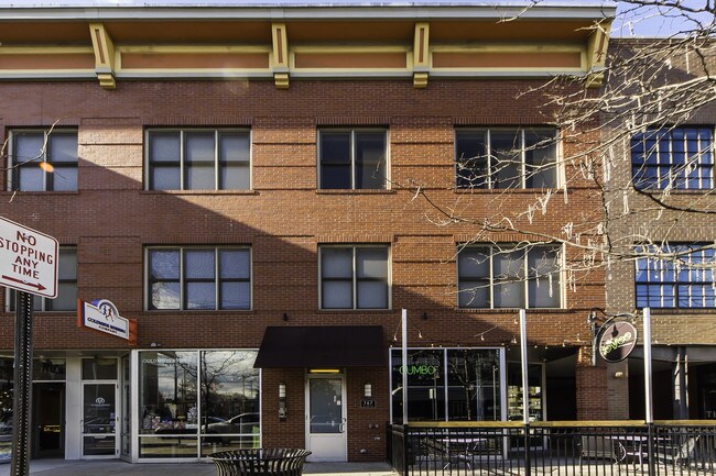 Photo - 767 N High St