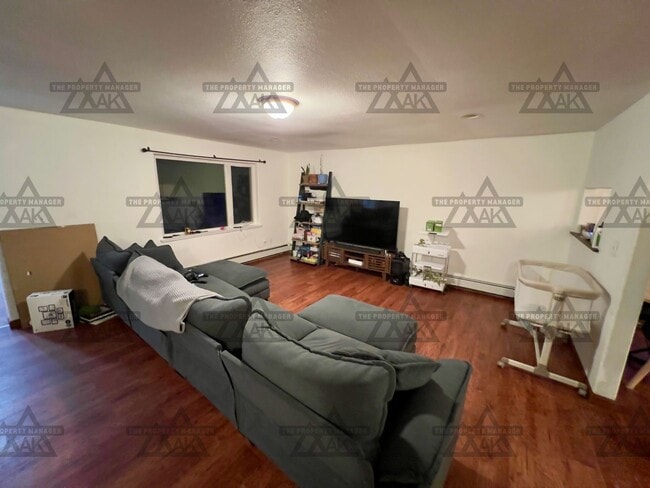 Photo - Charming Pet-Friendly 3-Bedroom Home with Garage & Wood Stove – North Pole