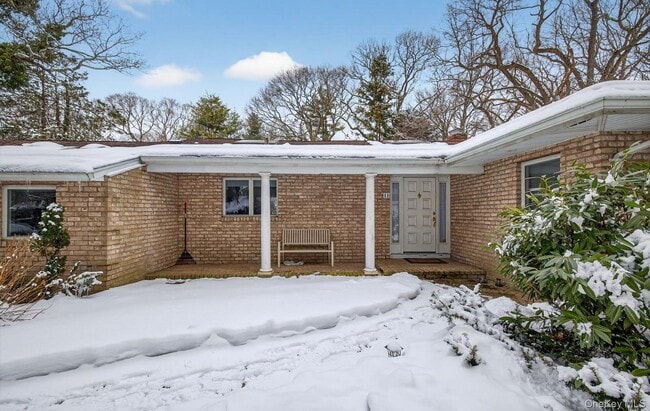 Photo - 11 Juneau Blvd