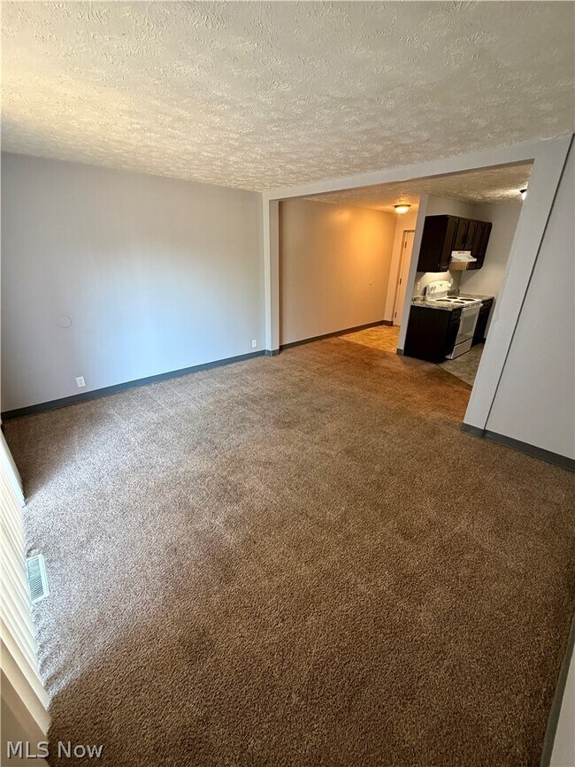 Photo - 1860 Mahoning Ave NW