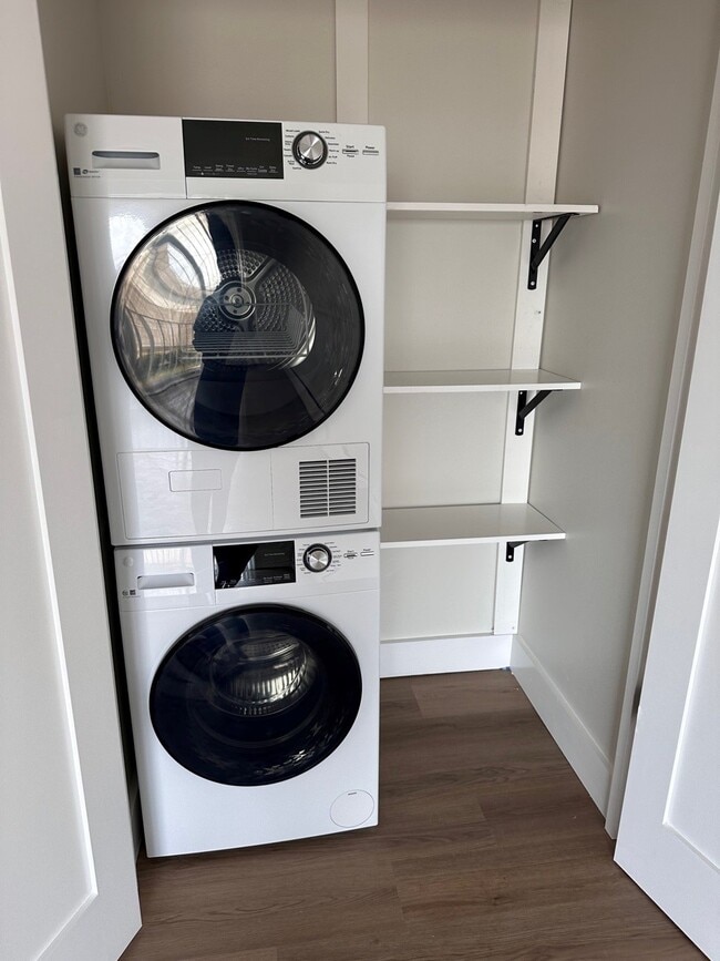 Photo - Laura Lane Apartments