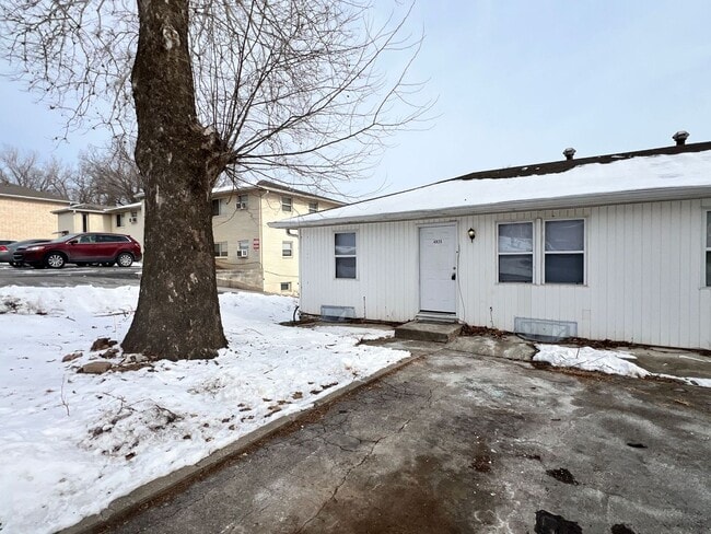 Photo - Cozy 2-Bedroom Apartment in Riverside!