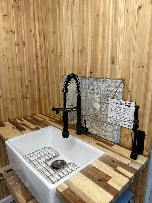 Photo - 911-924 24 Rd