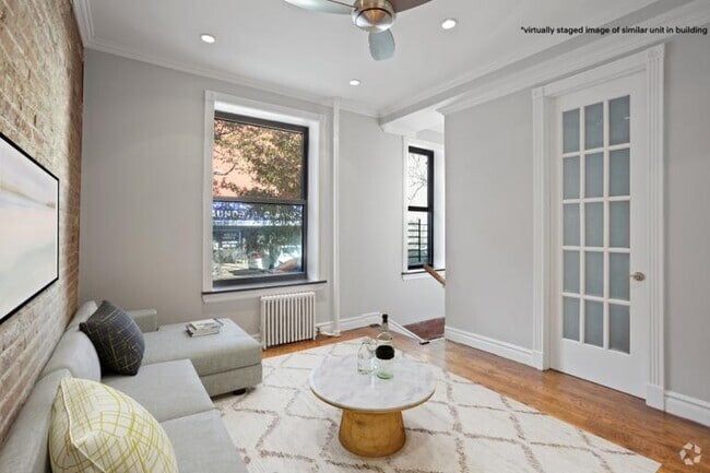 Building Photo - 346 E 18th St Rental