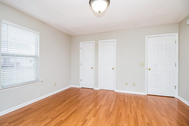 Photo - 300 Stafford Ct